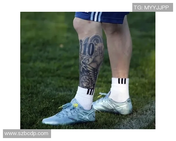 足球明星背上足球纹身背后的故事与情感表达