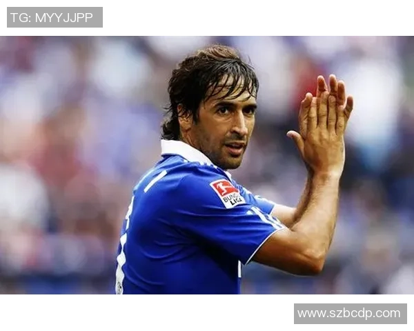 聚焦个子最小足球星成长故事揭秘他如何凭努力站上世界赛场 聚焦个子最小足球星成长故事揭秘他如何凭努力站上世界赛场